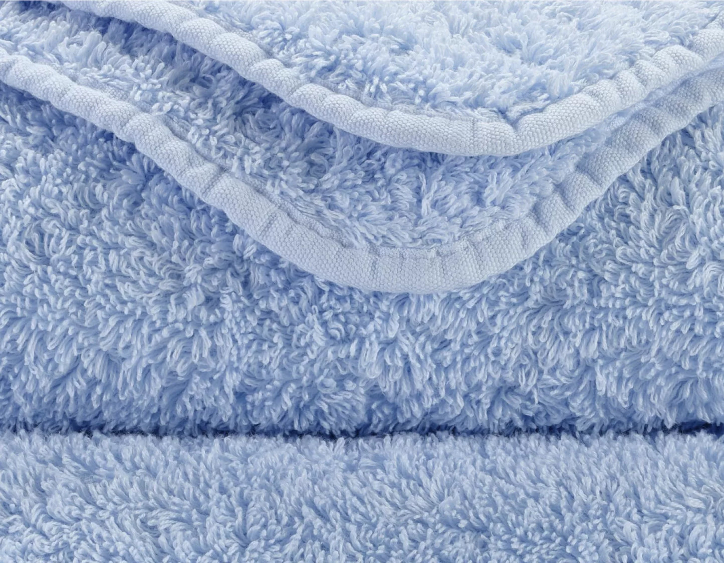 Abyss Habidecor Handdoek - powder blue