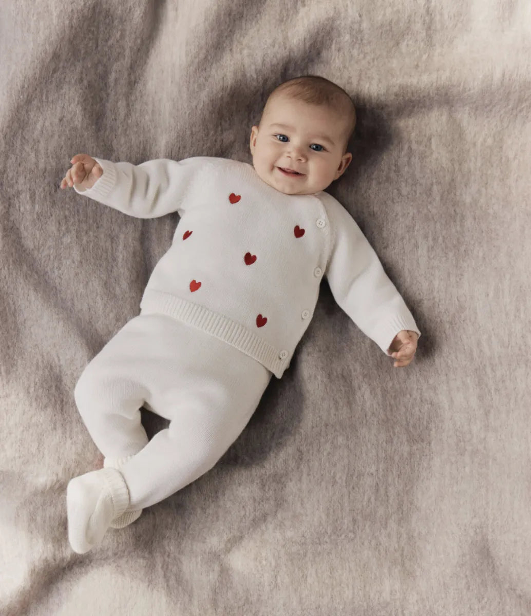 Petit Bateau Tweedelig gebreid babysetje met geborduurde hartjes