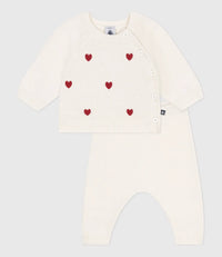 Petit Bateau Tweedelig gebreid babysetje met geborduurde hartjes
