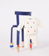 Petit Bateau Tweedelig gebreid babysetje met geborduurde hartjes
