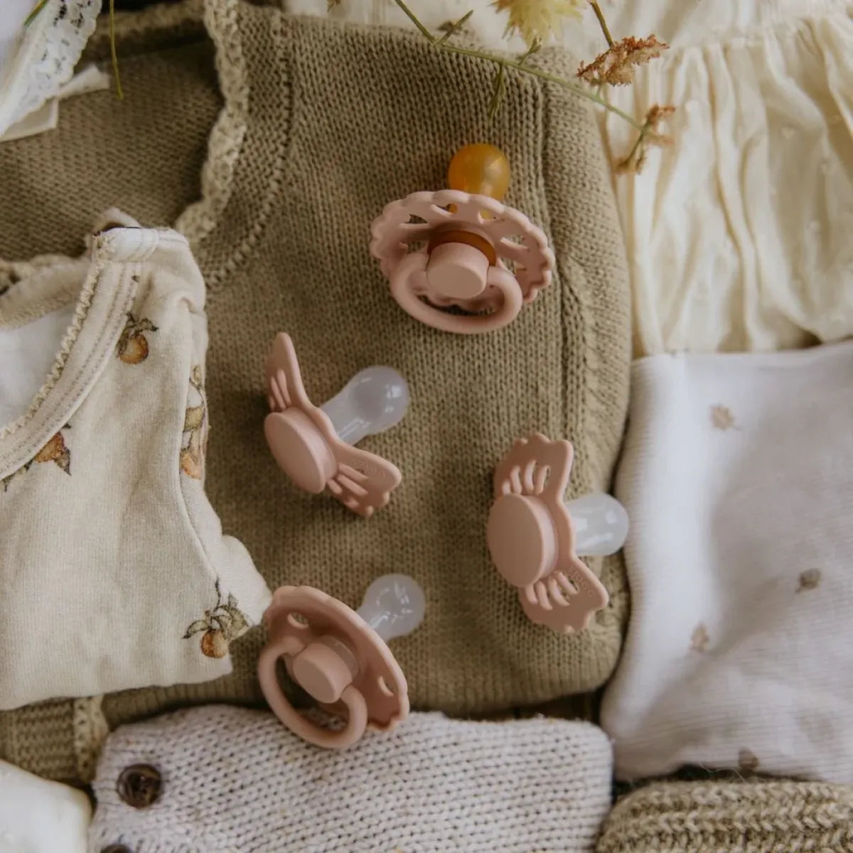 Mushie Baby's First Pacifier Fopspenen Set - Blush